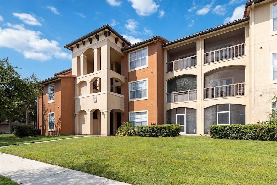 5512 Metrowest Blvd, Unit 203 in Orlando, FL - Building Photo