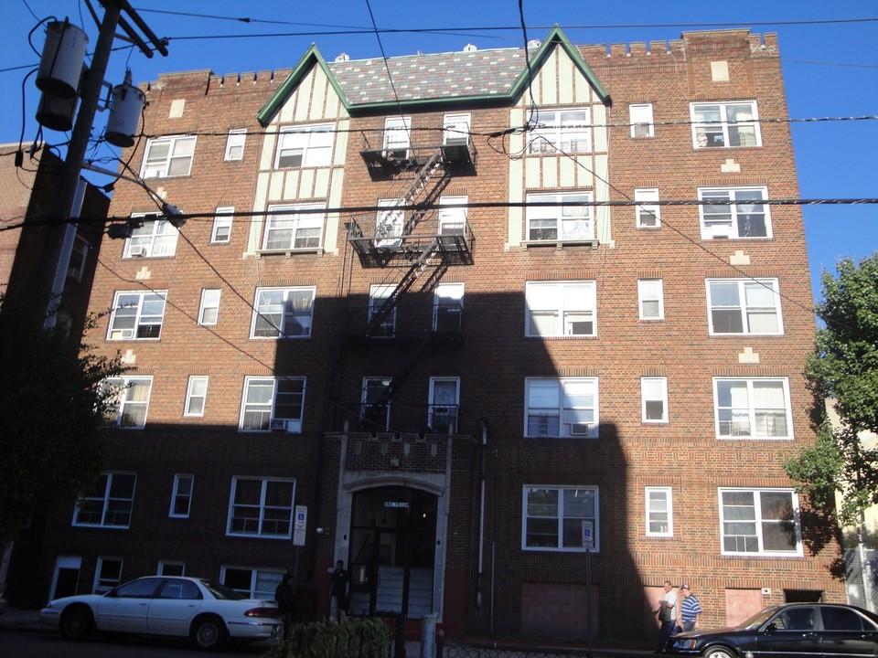 160 Vroom St in Jersey City, NJ - Building Photo
