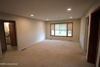 4710 Clarmar Rd in Jeffersontown, KY - Building Photo - Building Photo