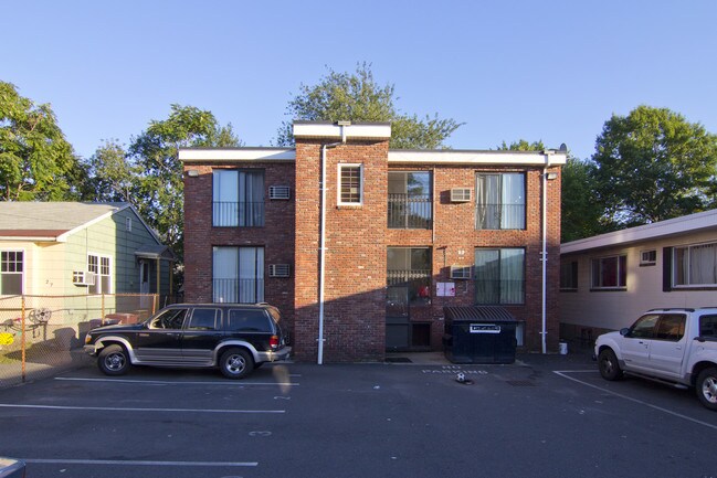 23 School St in Everett, MA - Foto de edificio - Building Photo