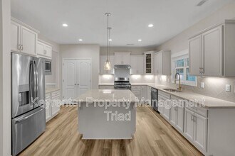 5470 Noble View Dr in High Point, NC - Building Photo - Building Photo