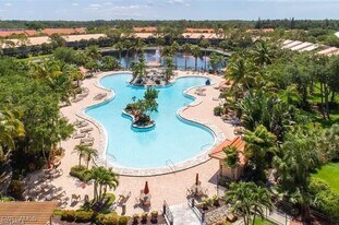 1700 Windy Pines Dr in Naples, FL - Building Photo