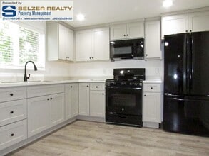 1068 Alice Ave in Ukiah, CA - Building Photo - Building Photo
