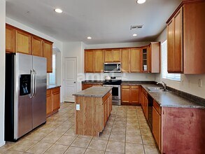 9428 W Riverside Ave in Tolleson, AZ - Foto de edificio - Building Photo