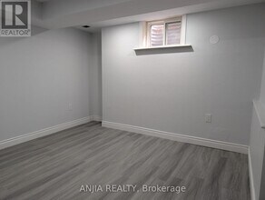 2620 Windjammer Rd in Mississauga, ON - Building Photo - Building Photo