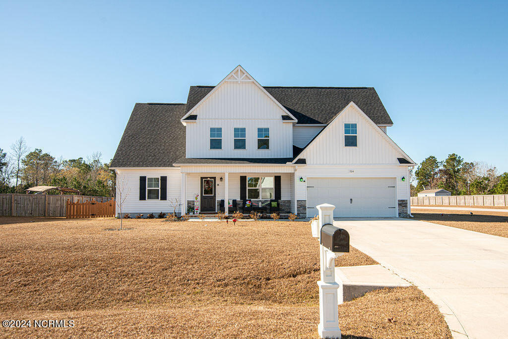 704 Peyton's Lake Ln in Hubert, NC - Building Photo