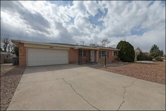 8200 Edgemere Blvd, Unit 0301 in El Paso, TX - Building Photo - Building Photo