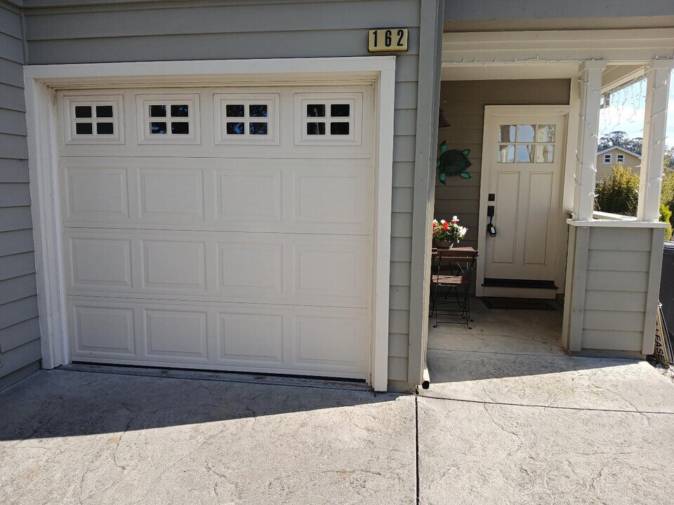 162 Ave Balboa in El Granada, CA - Building Photo
