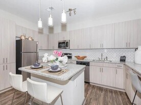 2080 One White Oak Ln in Cumming, GA - Building Photo