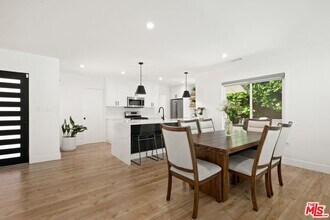 16141 Dickens St in Los Angeles, CA - Building Photo - Building Photo
