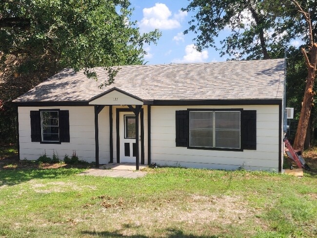 property at 137 Chickasaw