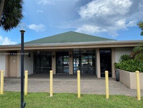 606 SW Natura Blvd in Deerfield Beach, FL - Building Photo - Building Photo
