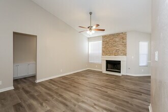 736 Rusty Spur Dr in Henderson, NV - Building Photo - Building Photo