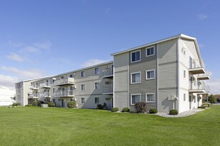 Windwood Estates in Fargo, ND - Building Photo