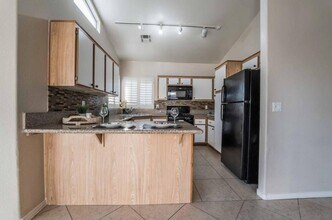 6617 Lund Dr in Las Vegas, NV - Building Photo - Building Photo