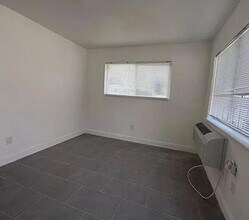 1951 NW 31st St in Miami, FL - Foto de edificio - Building Photo