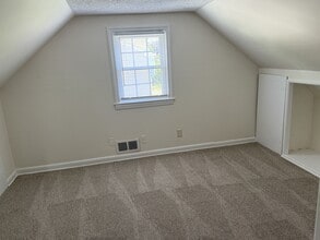 67 Loomis Ave in Plainville, CT - Building Photo - Building Photo