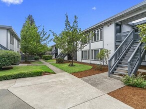 Capri Apartments in Mountlake Terrace, WA - Building Photo - Building Photo