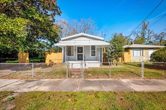 1025 W 25th St in Jacksonville, FL - Foto de edificio - Building Photo