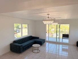 1745 College View Pl in Los Angeles, CA - Building Photo