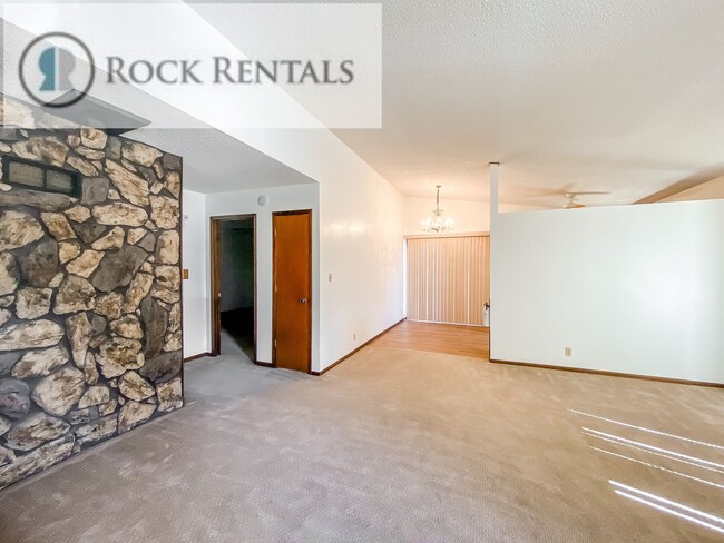 506 W 36th Ave in Hutchinson, KS - Building Photo - Building Photo