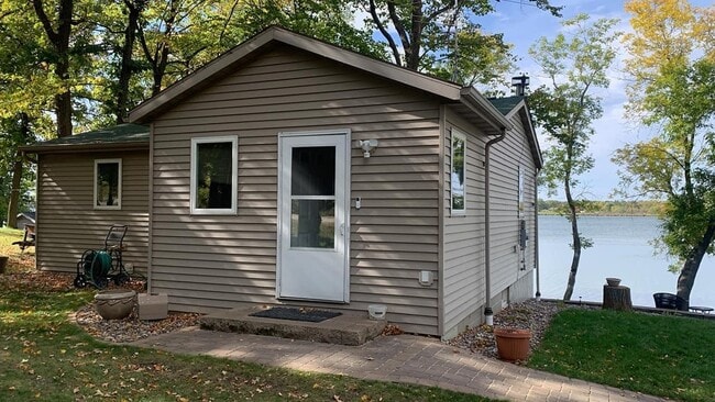 19177 181st Ave in Long Prairie, MN - Foto de edificio - Building Photo