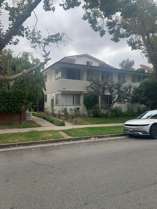 144 S Bedford Dr, Unit large apartment