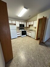 6601 Creekside Dr NE in Cedar Rapids, IA - Building Photo - Building Photo