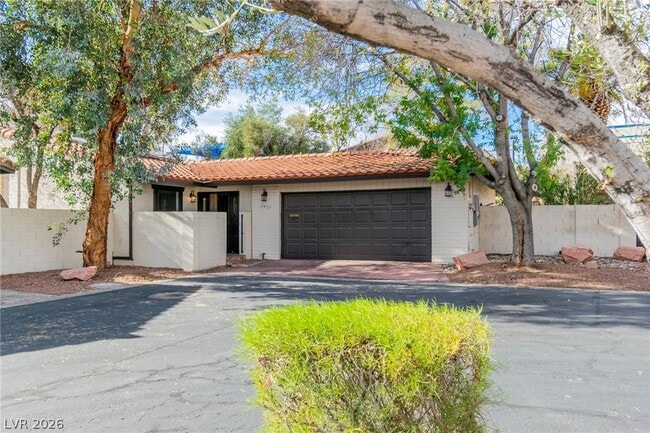 2457 Swan Ln in Las Vegas, NV - Building Photo - Building Photo