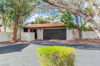 2457 Swan Ln in Las Vegas, NV - Building Photo - Building Photo