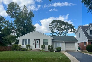 11 Elizabeth Ct in Lombard, IL - Building Photo