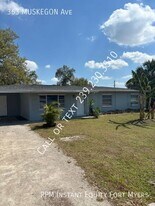 363 Muskegon Ave in Ft. Myers, FL - Building Photo