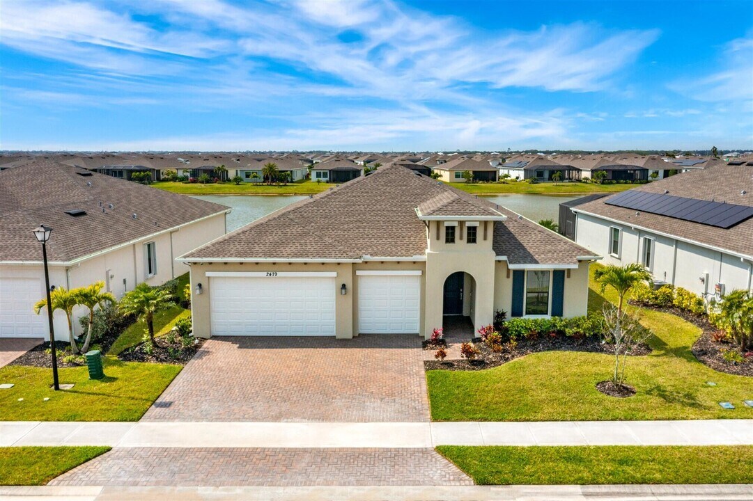 2479 Millennium Cir in Melbourne, FL - Building Photo