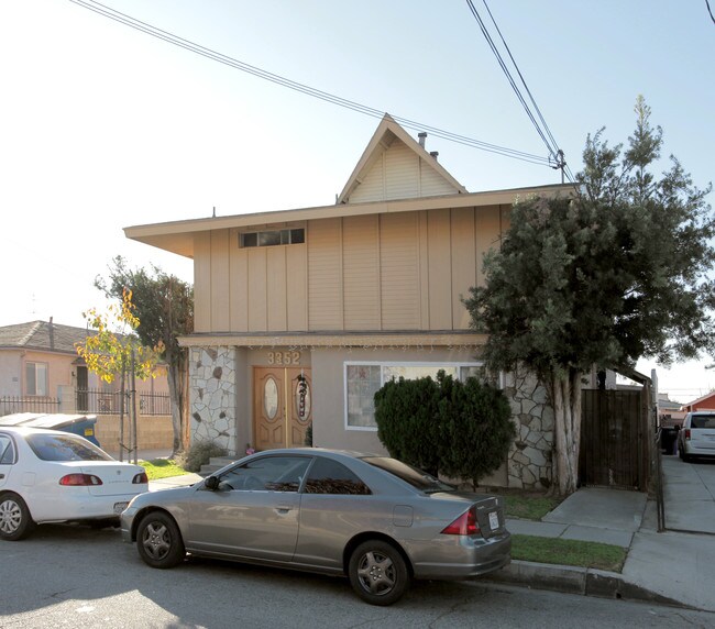 3352 Walnut St in Huntington Park, CA - Building Photo - Building Photo