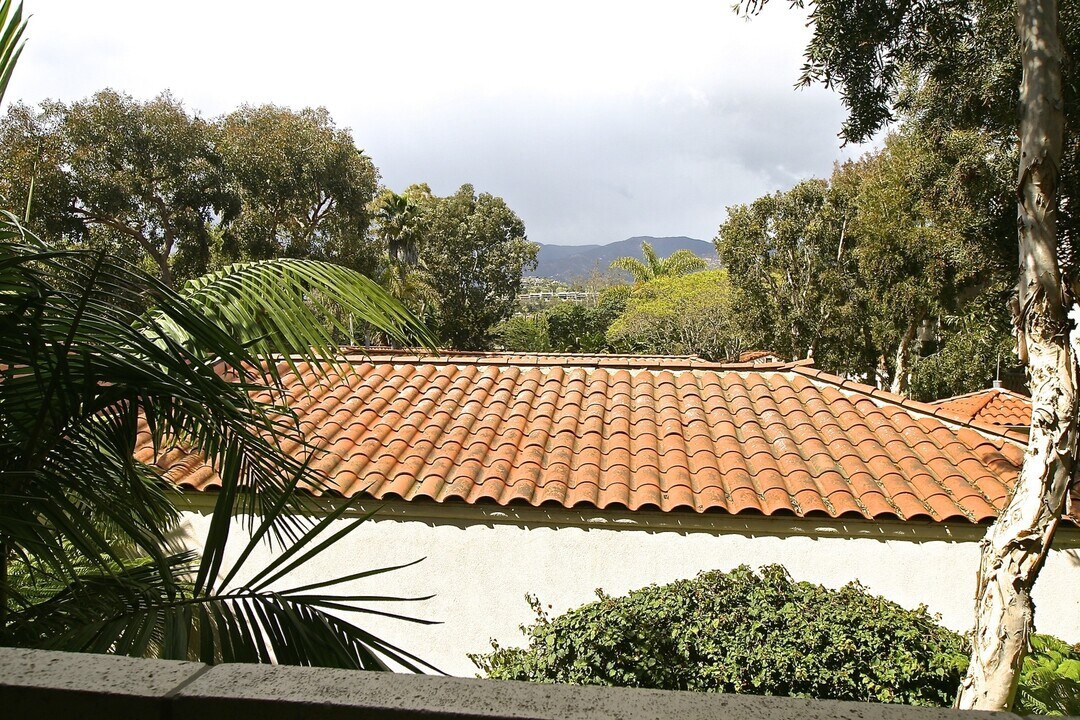 134 Por La Mar Cir in Santa Barbara, CA - Building Photo