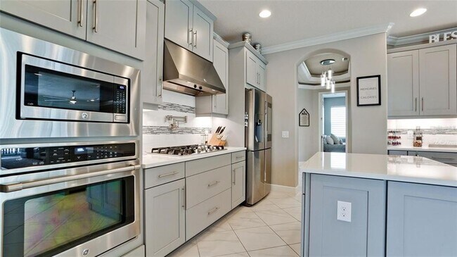 5738 Hydrangea Cir in Sarasota, FL - Building Photo - Building Photo