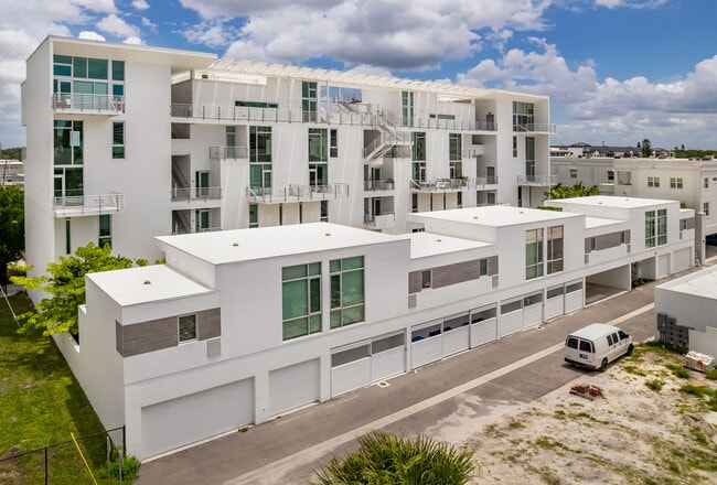 Risdon on 5th in Sarasota, FL - Building Photo - Building Photo