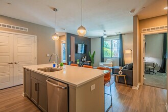 777 E Stella Ln in Phoenix, AZ - Building Photo - Building Photo