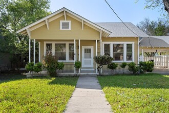 603 E Losoya St in Del Rio, TX - Foto de edificio - Building Photo