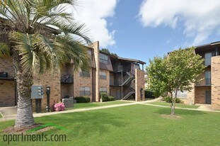 Pensacola Apartments For Rent Under 700 Fl Wellington Arms Apartments