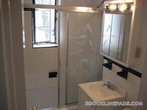 76 St Paul St, Unit 3 in Brookline, MA - Foto de edificio - Building Photo