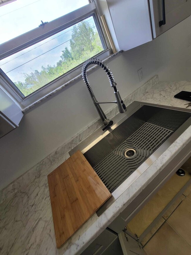 11049 Pendleton Ave in Englewood, FL - Building Photo - Building Photo