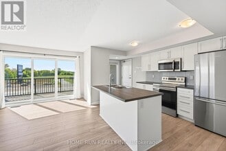 1201 Chapman Mills Dr in Ottawa, ON - Building Photo - Building Photo