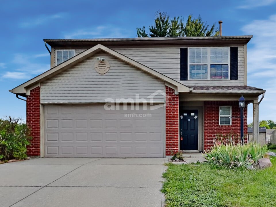 7703 Vincent Ct in Indianapolis, IN - Foto de edificio