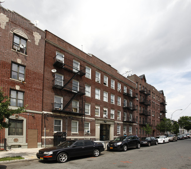 Sterling Court in Brooklyn, NY - Building Photo - Building Photo