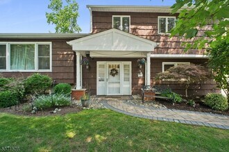 5 Trombley Dr in Livingston, NJ - Building Photo - Building Photo