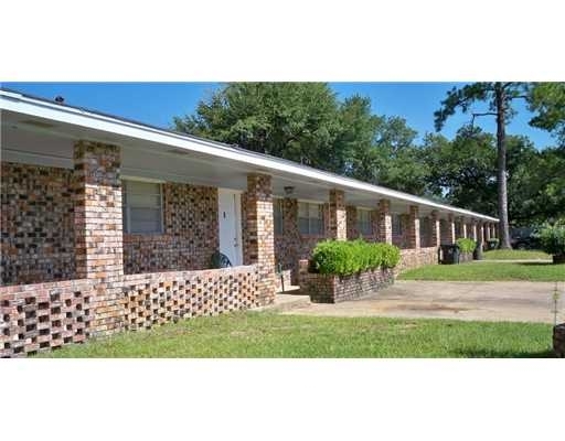 Dedeaux Apartments in Gulfport, MS - Building Photo