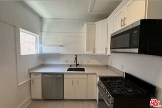 1111 Orizaba Ave in Long Beach, CA - Building Photo - Building Photo