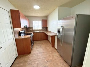 15410 NW 32 Ct in Miami Gardens, FL - Building Photo - Building Photo