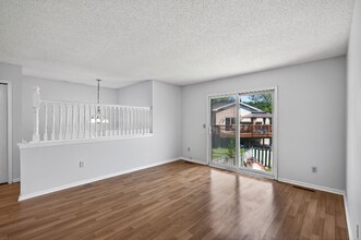 1803 Hale Ave N in Oakdale, MN - Building Photo - Building Photo